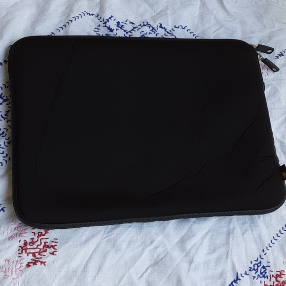 Incase Laptop case - Picture 3 of 5